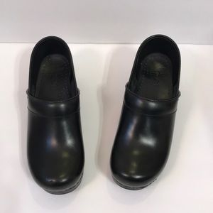 Dansko Black -  Worn just a couple times !!  ☀️☀️